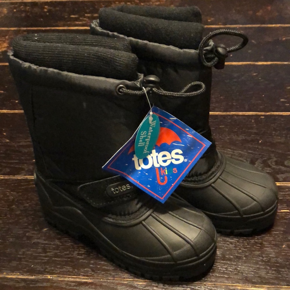 Totes boys snow boots